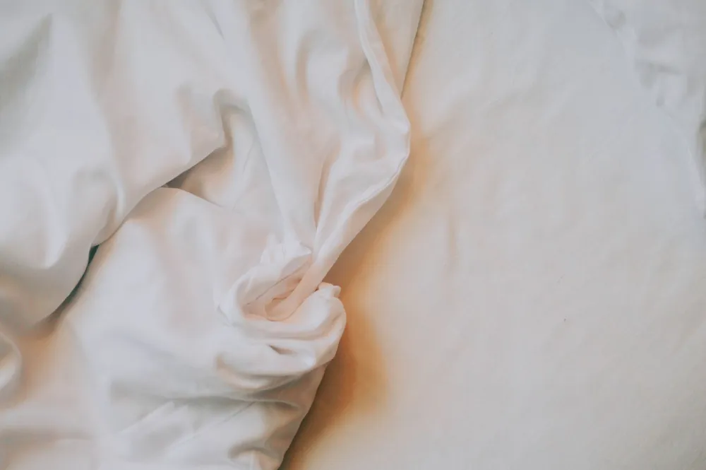 Crinkled white sheets after night sweats: choosing the best bed cooling system